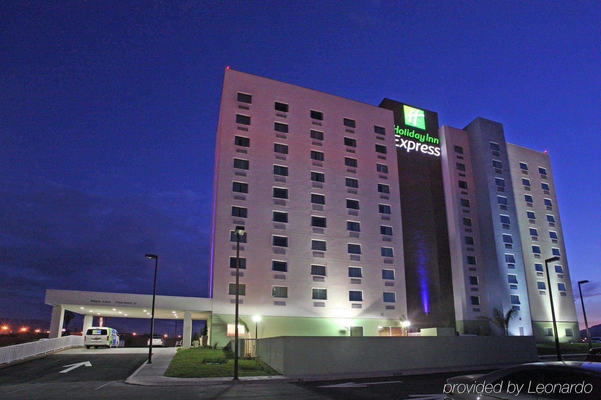 Holiday Inn Express Saltillo Zona Aeropuerto By Ihg Eksteriør billede